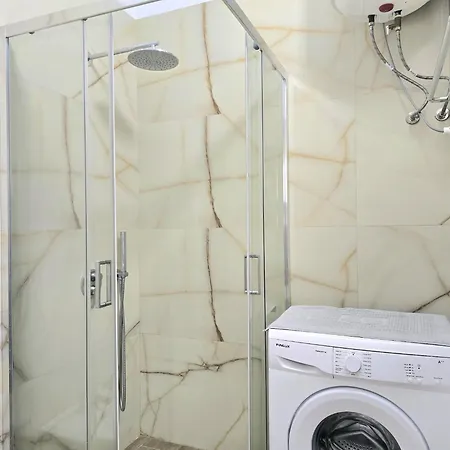 Two-bedroom In Qerret 아파트