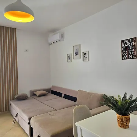 Two-bedroom In Qerret 아파트