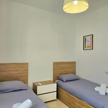 Two-bedroom In Qerret Apartment *
